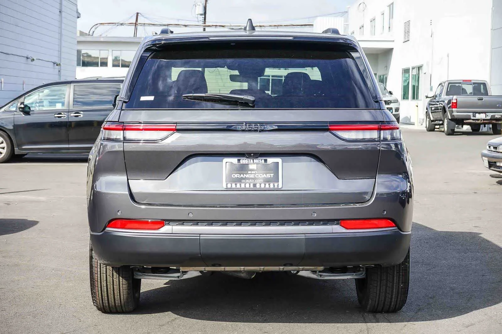 New 2026 Baltic Gray Metallic Clear-Coat Exterior Paint Jeep Laredo Altitude image 5