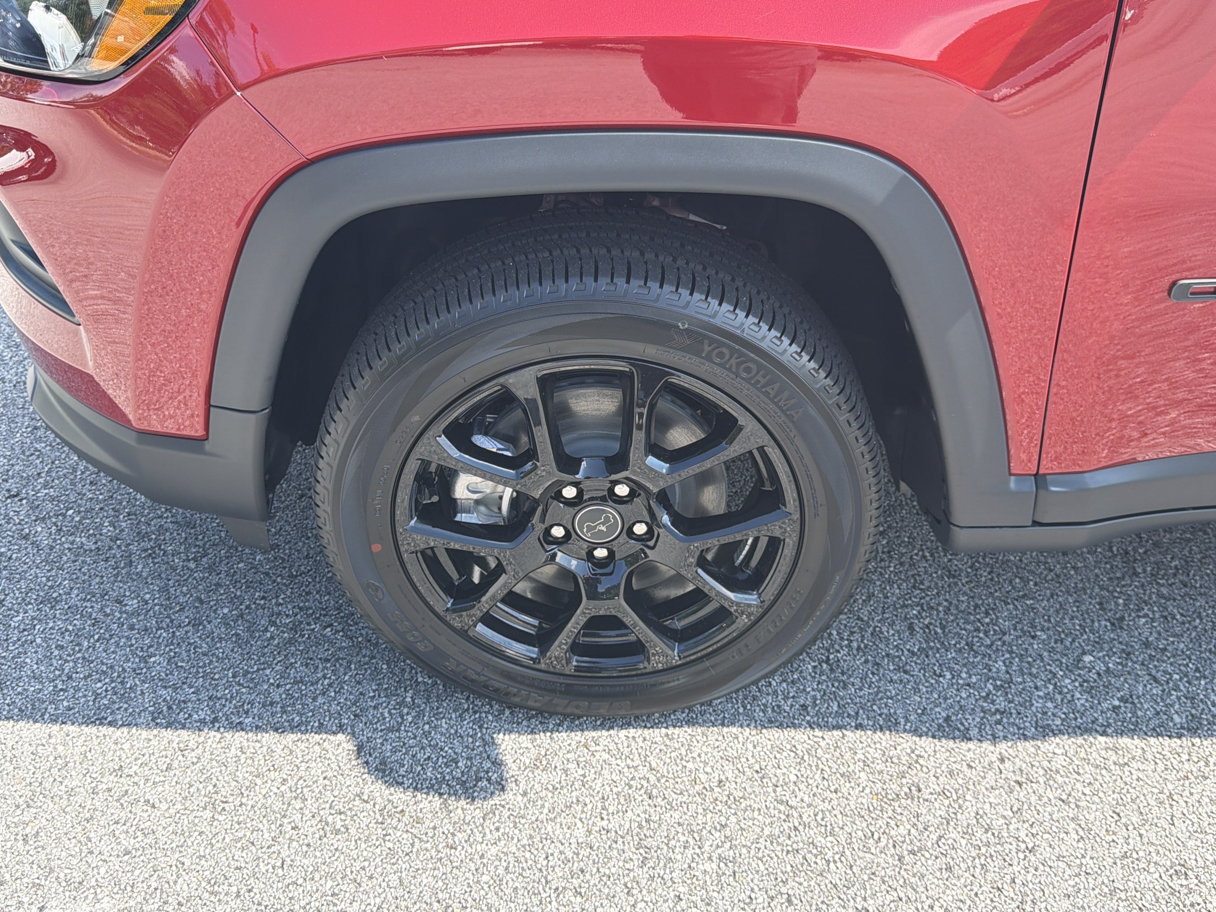 New 2026 Red Hot Pearl-Coat Exterior Paint Jeep Latitude image 14