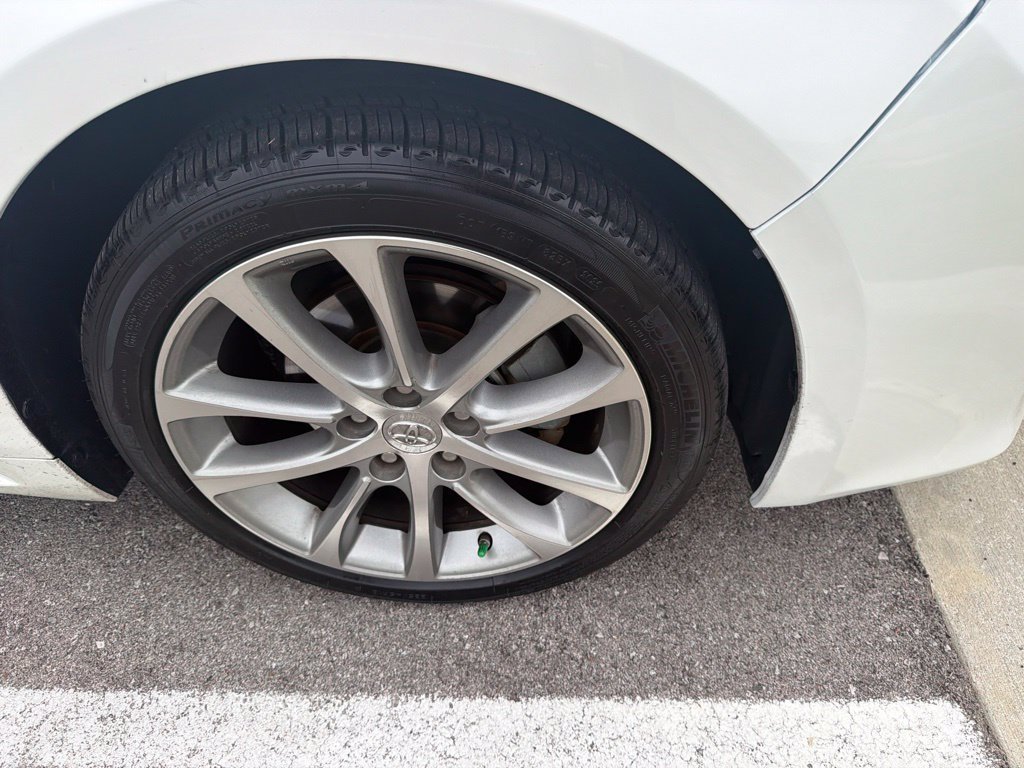 Used 2014 Blizzard Pearl Toyota XLE image 11