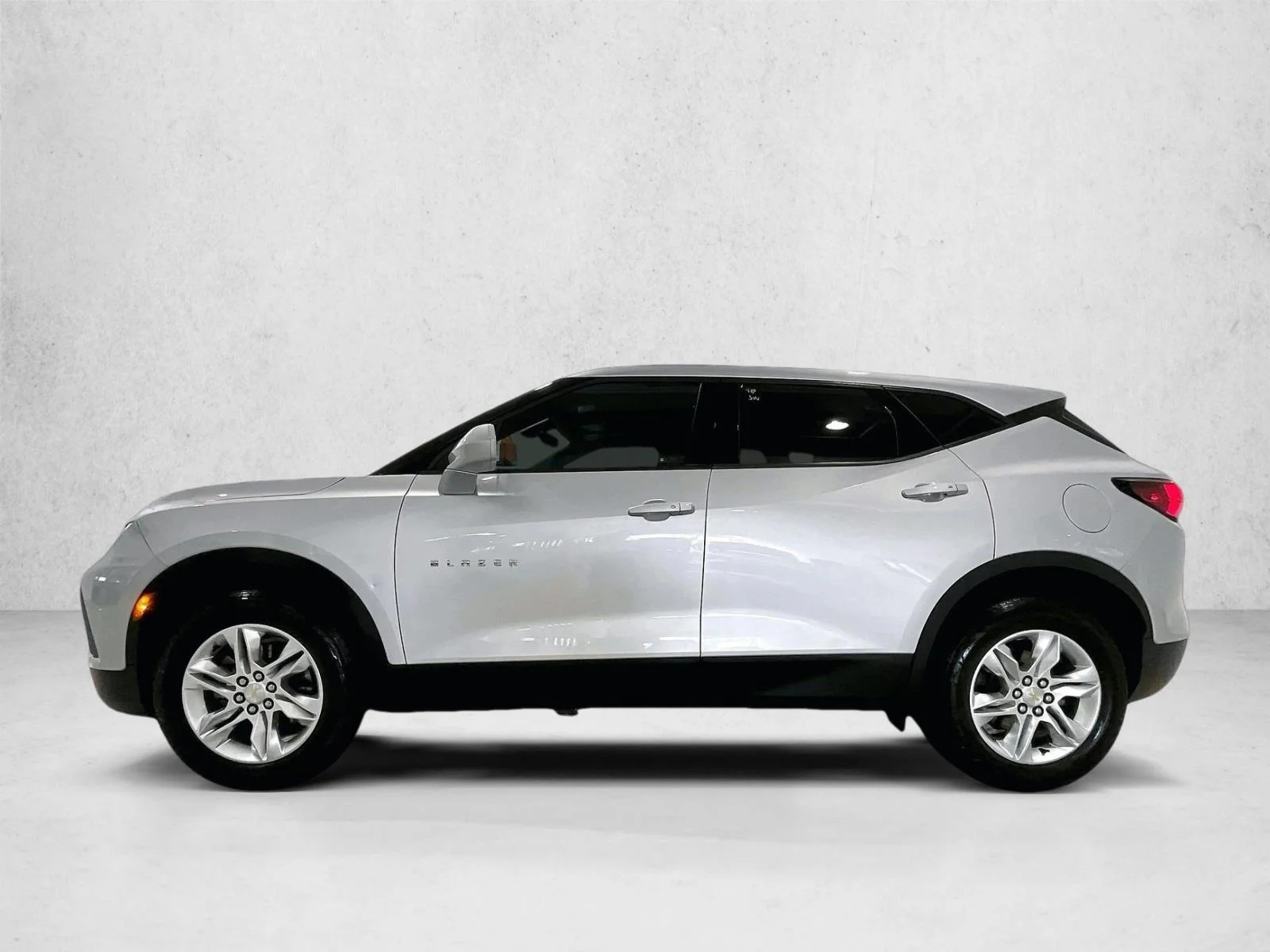 Used 2019 Silver Ice Metallic Chevrolet  image 6