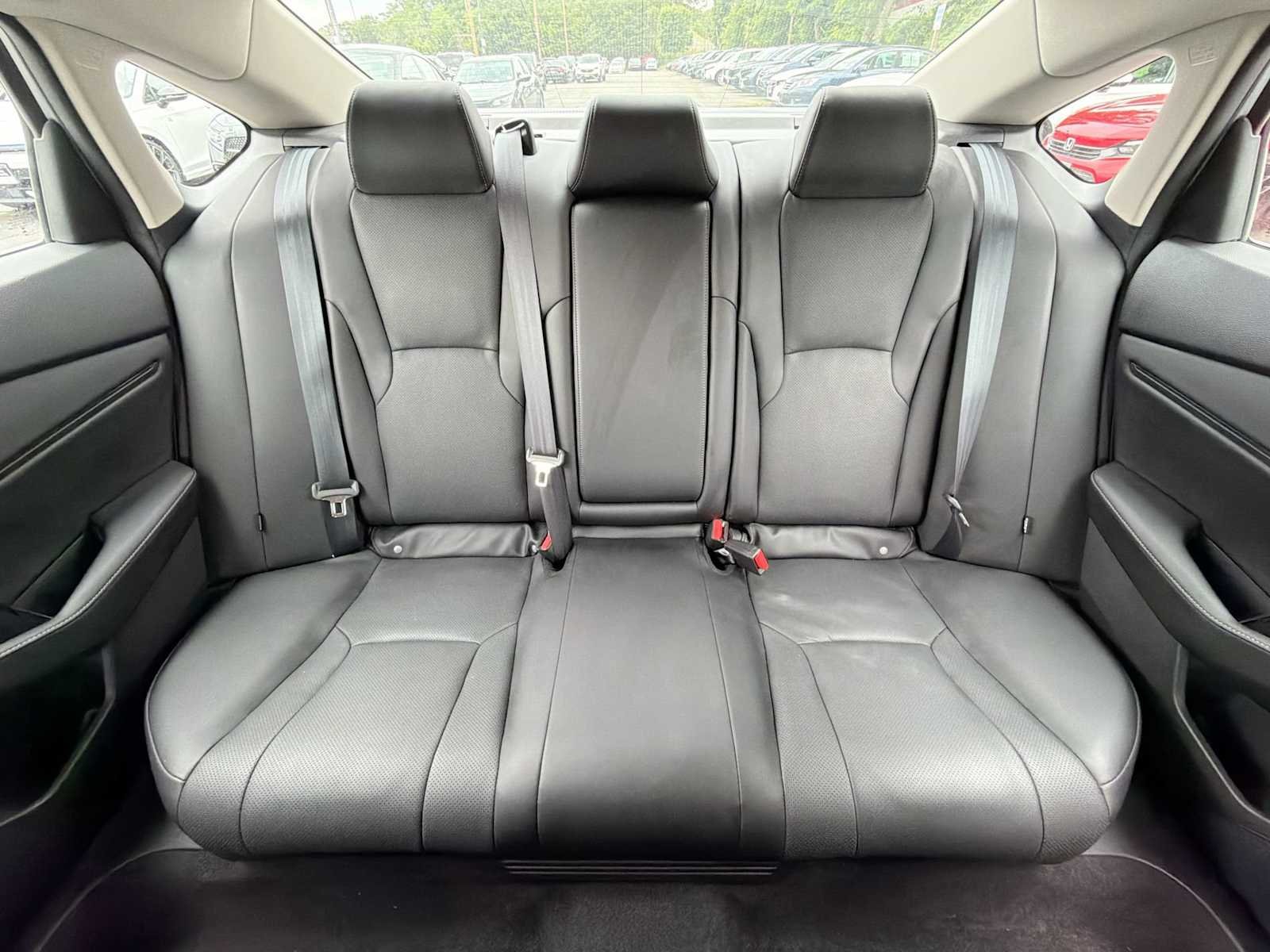 Used 2023 Lunar Silver Metallic Honda Touring image 13