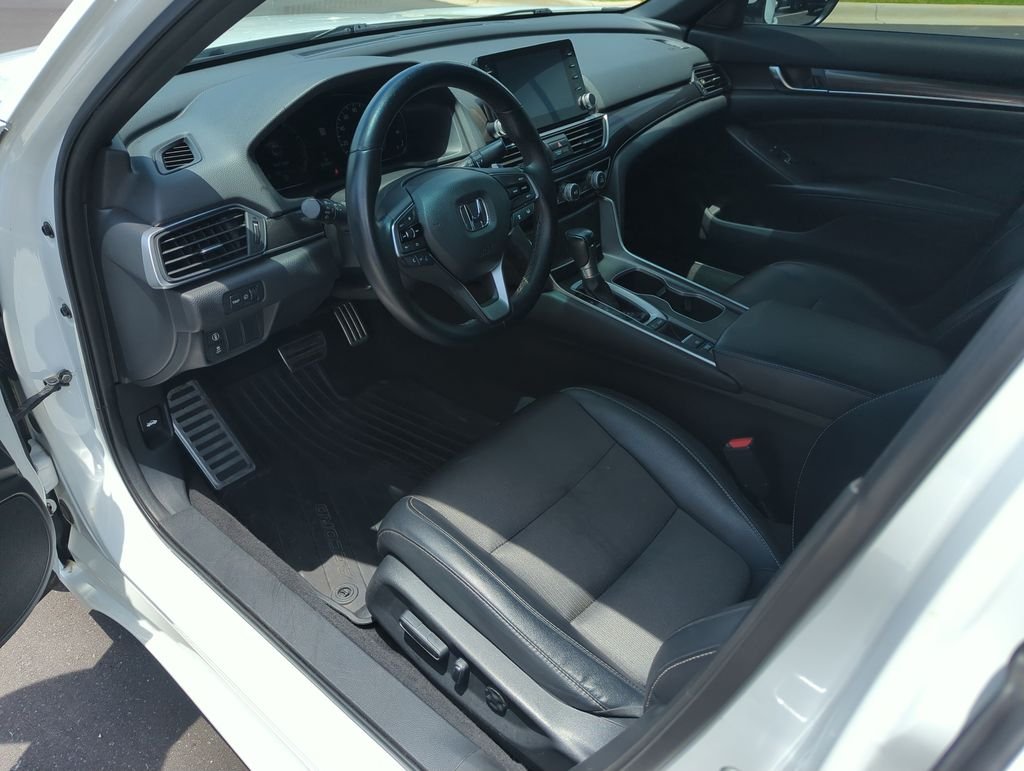 Used 2018  Honda Sport image 11