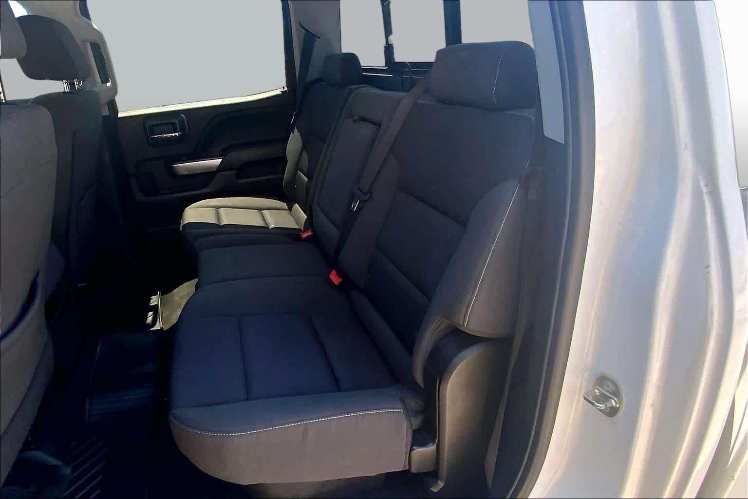 Used 2018 Summit White Chevrolet LT image 21