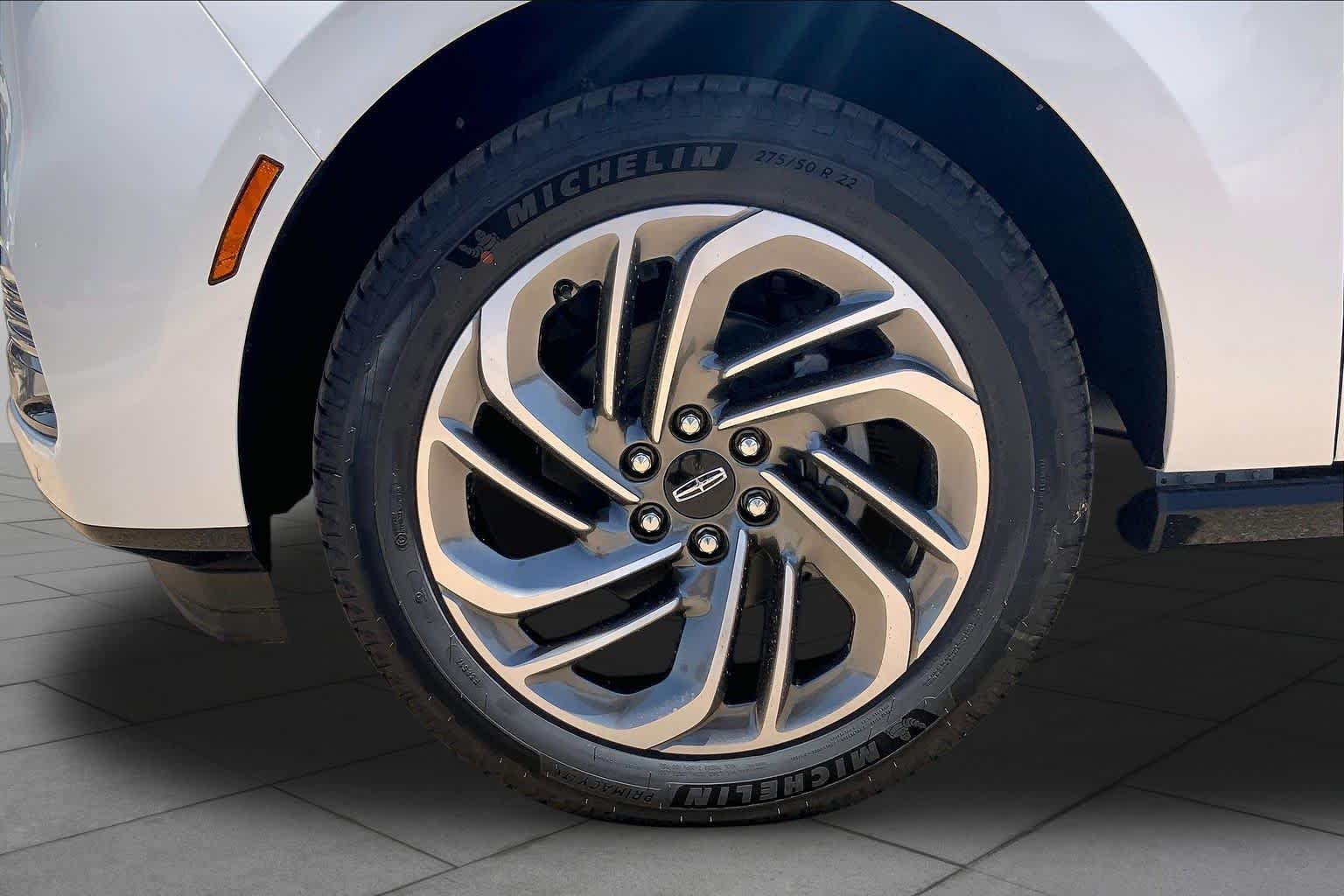 New 2026 Pristine White Metallic Tri-Coat Lincoln Reserve image 11