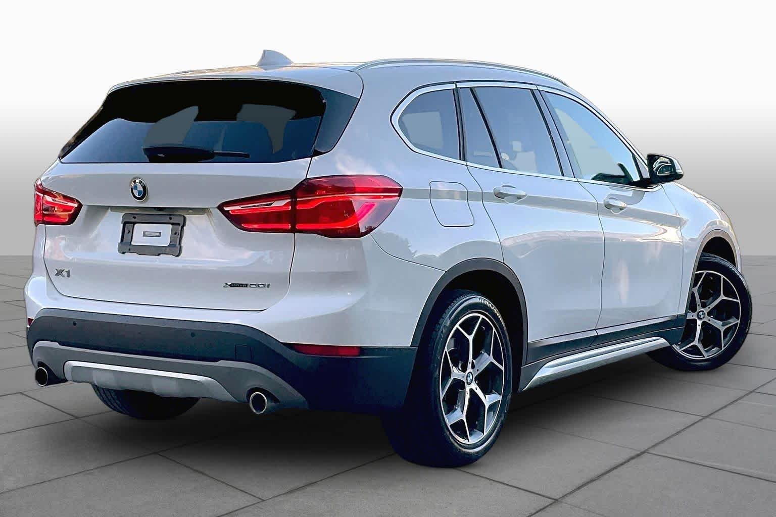 Used 2018 Alpine White BMW xDrive28i image 12