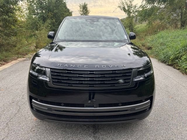 New 2027 Santorini Black Land Rover SE image 3