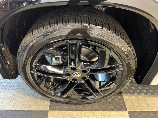 New 2026 Gray Volkswagen 2.0T SE R-Line Black image 9