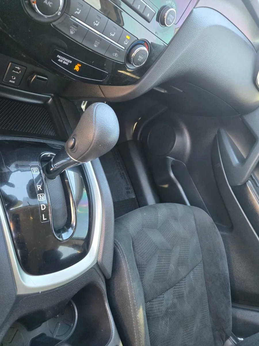 Used 2016  Nissan SV image 15