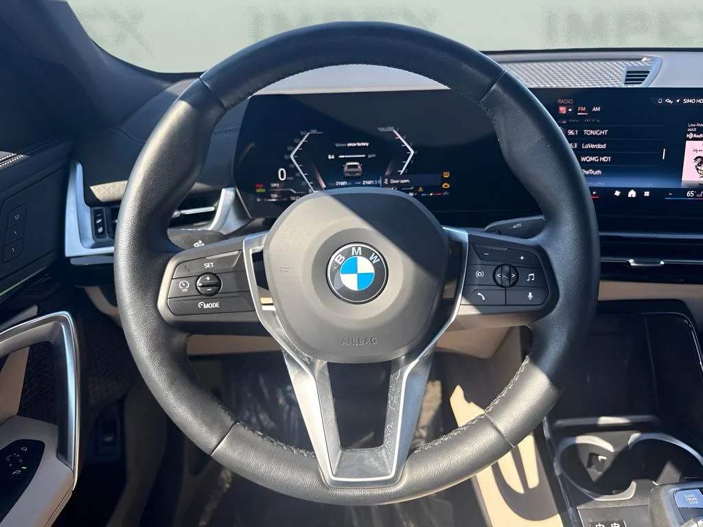 Used 2025 Gray BMW xDrive28i image 13