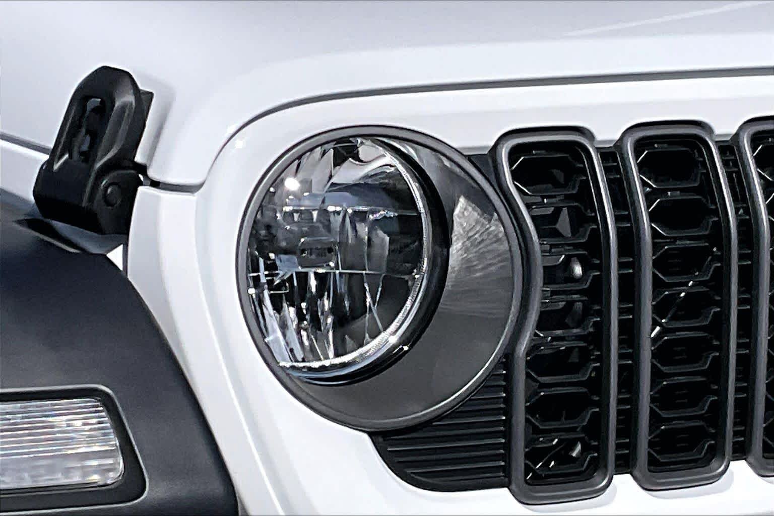 New 2026 Bright White Clear-Coat Exterior Paint Jeep Sport image 10