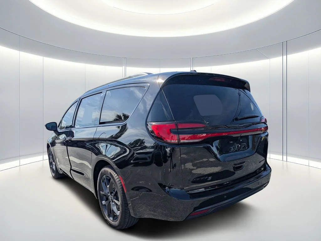 2026 Chrysler Pacifica Limited - Photo 6