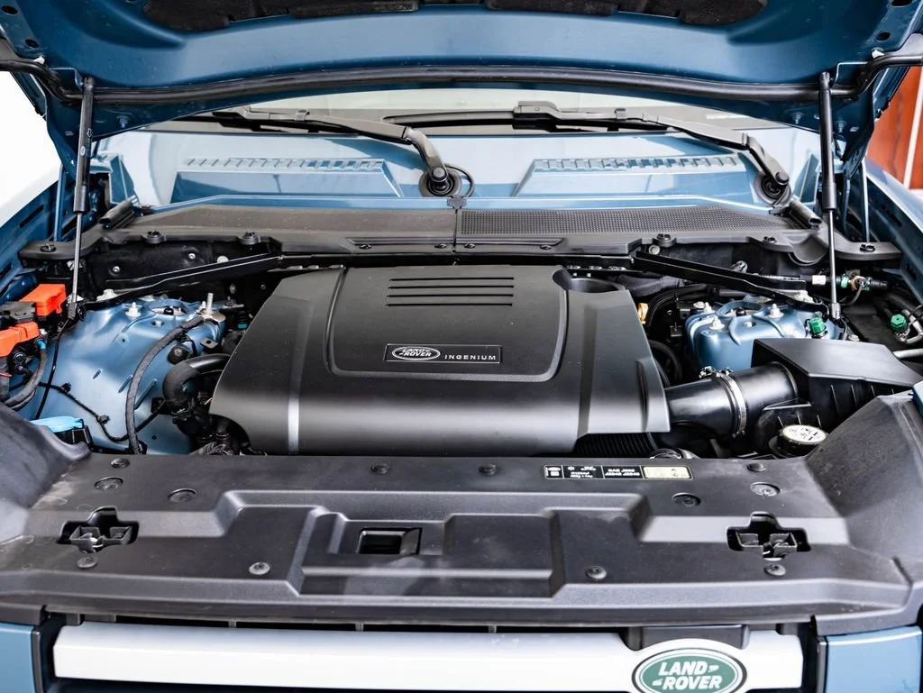 Used 2023 Tasman Blue Metallic Land Rover S image 44