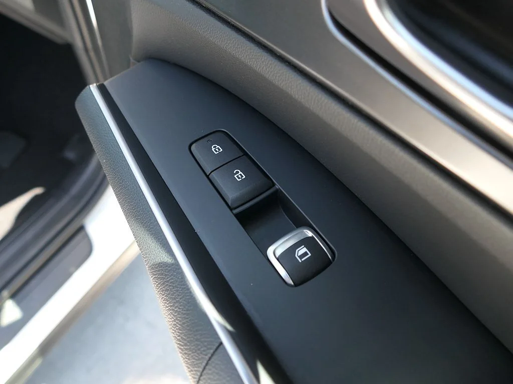 Used 2023 White Kia EX image 27