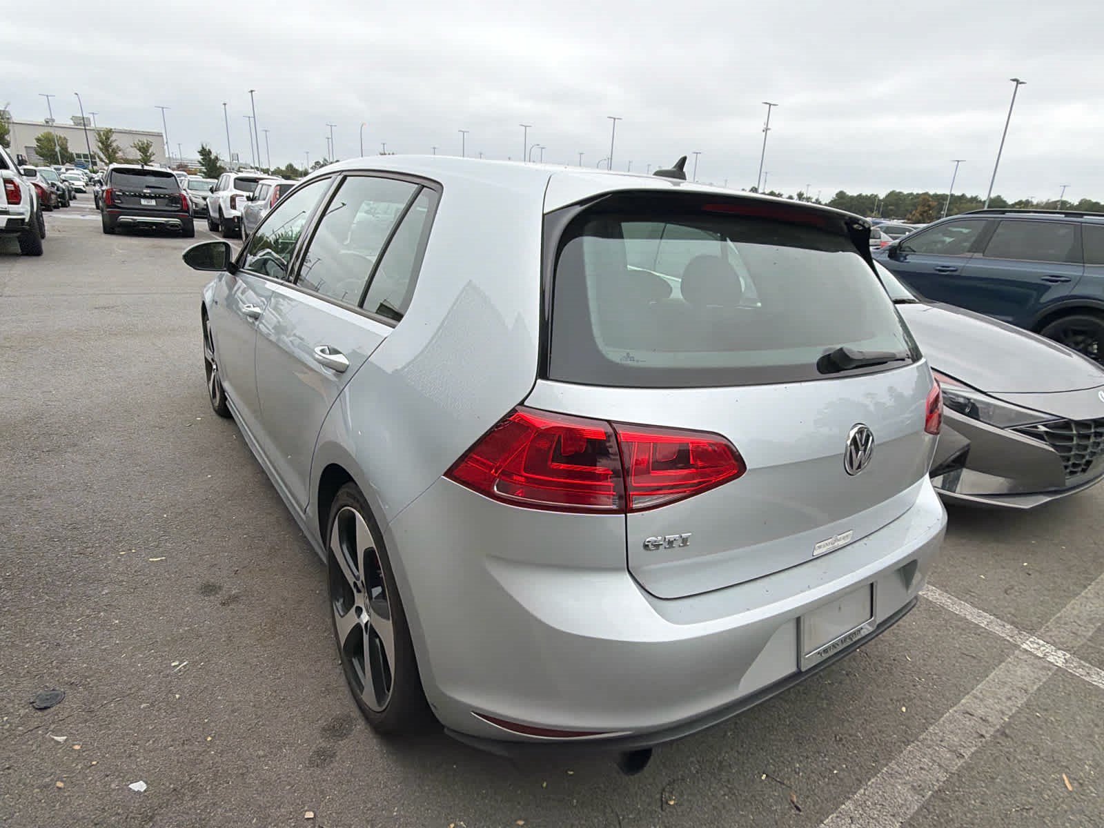 Used 2015  Volkswagen Autobahn image 6