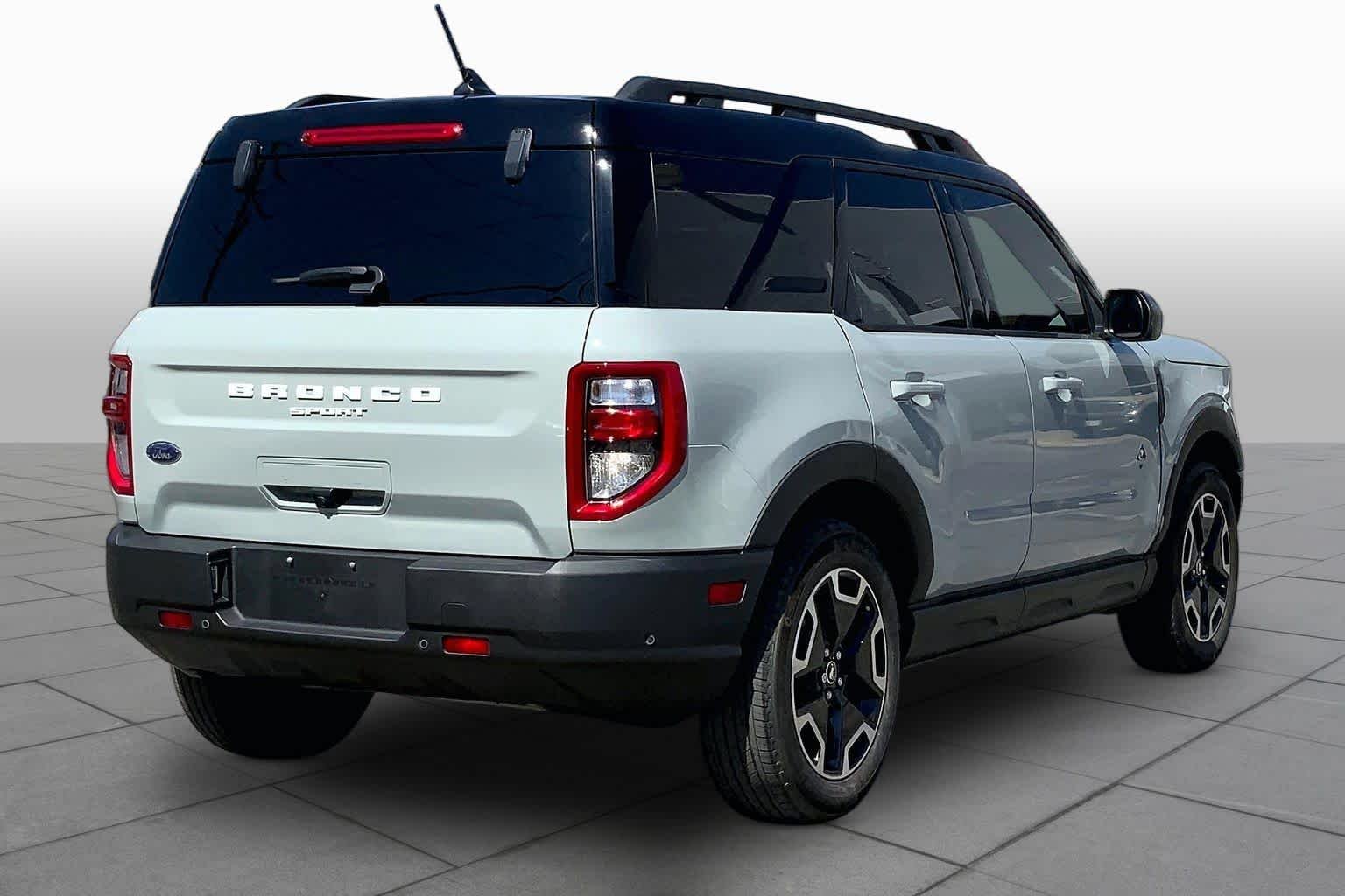Used 2022 Cactus Grey Ford Outer Banks image 11