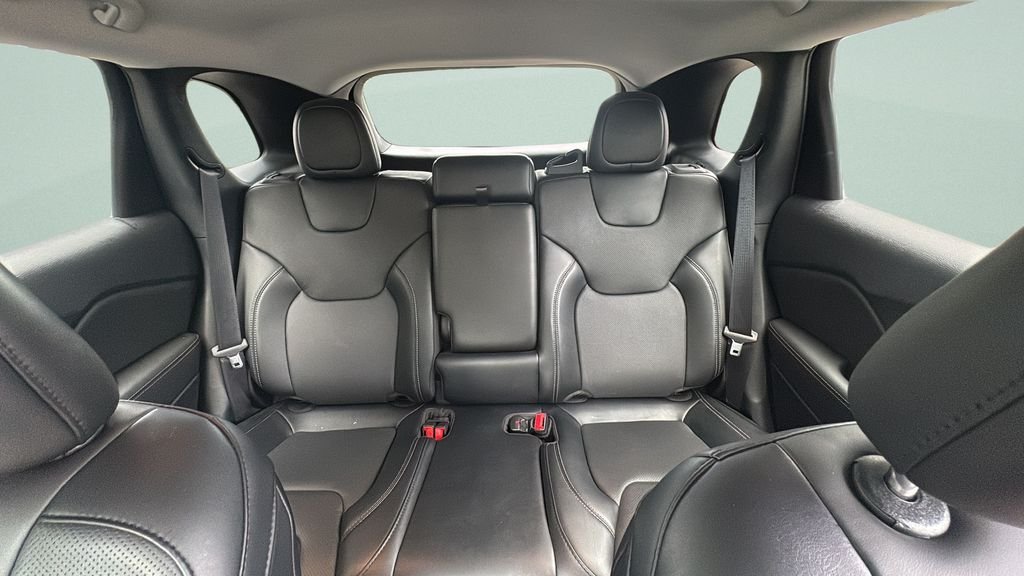 Used 2022 Gray Jeep Latitude Lux image 11