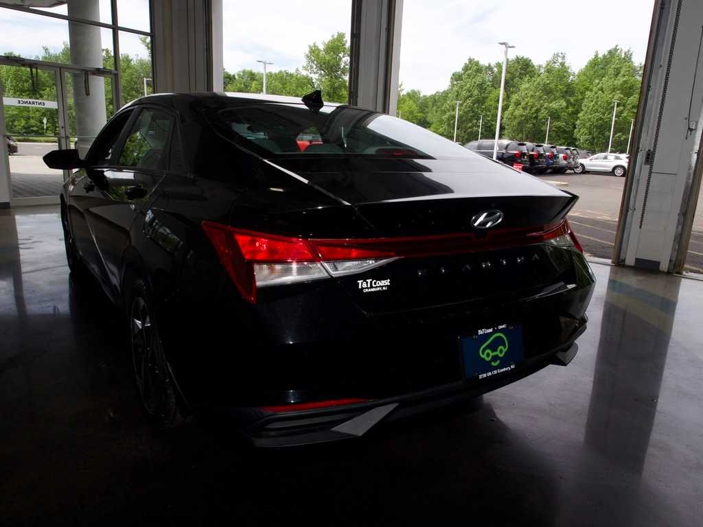 Used 2023 Black Hyundai SEL image 7
