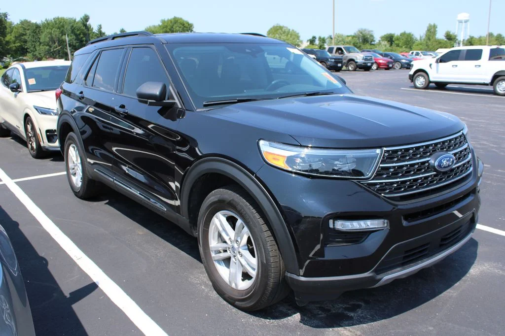 Used 2024 Black Metallic Ford XLT image 3
