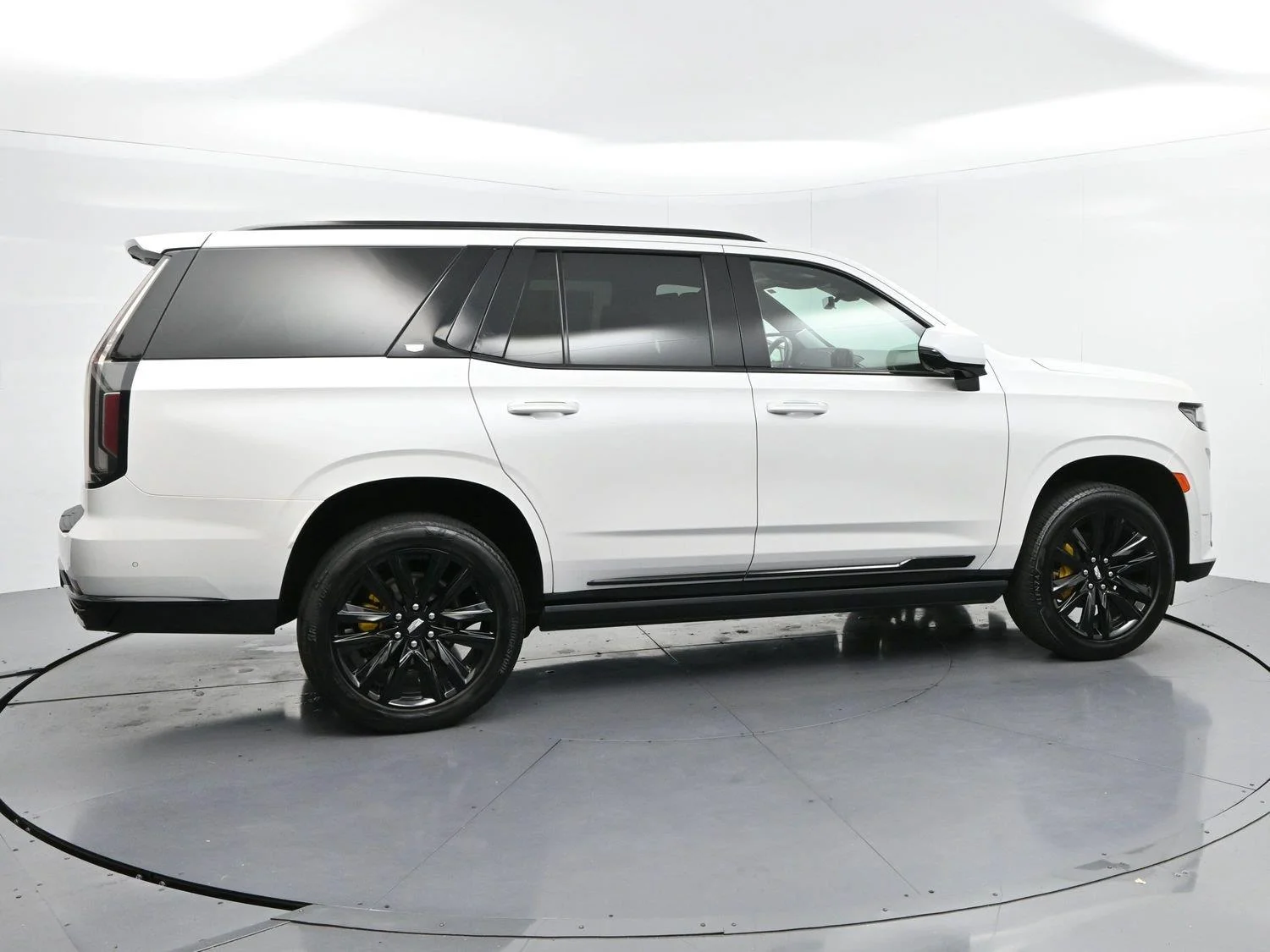 Used 2021 CRYSTAL WHITE TRICOAT Cadillac Sport Platinum image 8