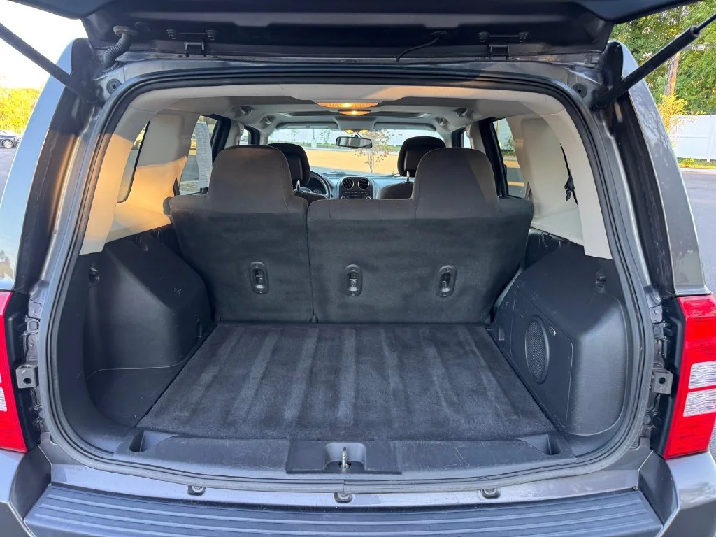 Used 2016 Gray Jeep Latitude image 16