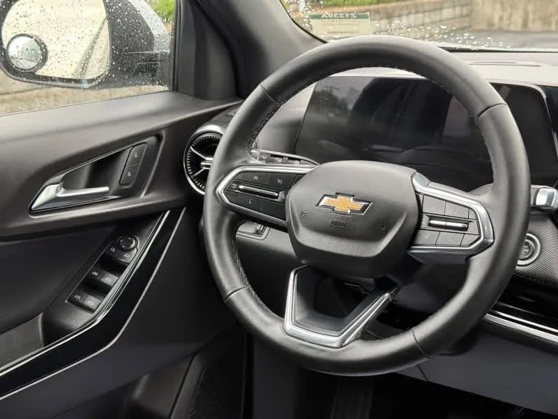 Used 2025 Sterling Gray Metallic Chevrolet FWD LT image 12