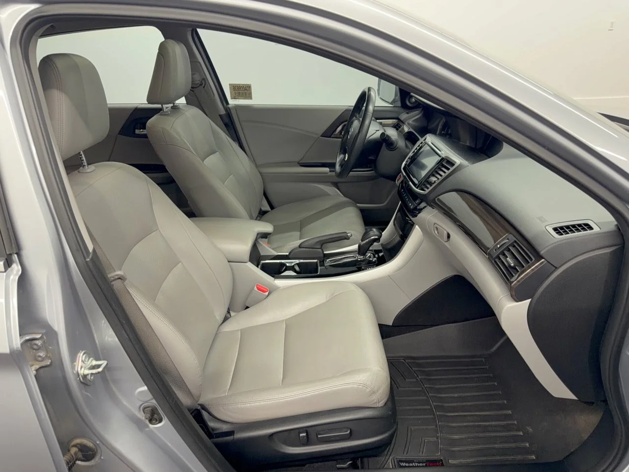 Used 2016 Lunar Silver Metallic Honda EX-L image 30