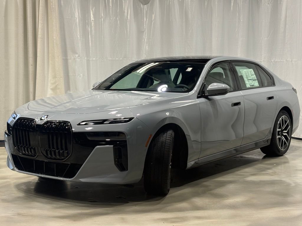 Used 2026 Gray BMW 760i xDrive image 3