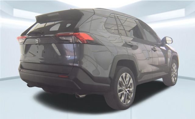 Used 2023 Gray Toyota XLE Premium image 6