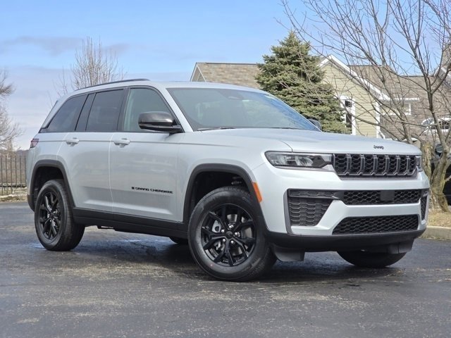 New 2026 Silver Zynith Exterior Paint Jeep Altitude image 2