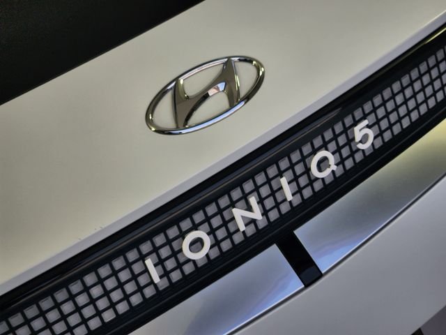 2024 Hyundai IONIQ 5 Limited - Photo 9