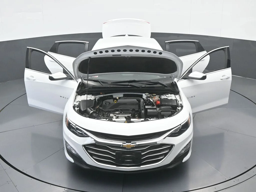 Used 2024 Summit White Chevrolet LT image 67