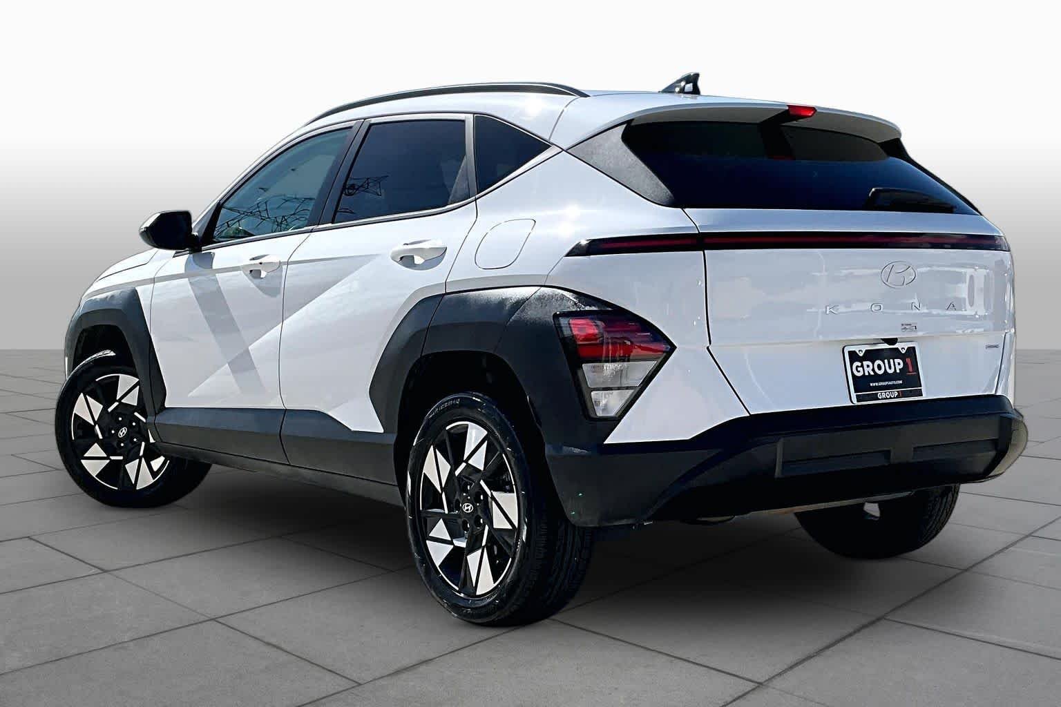 Certified Used 2025 Atlas White Hyundai SEL image 12