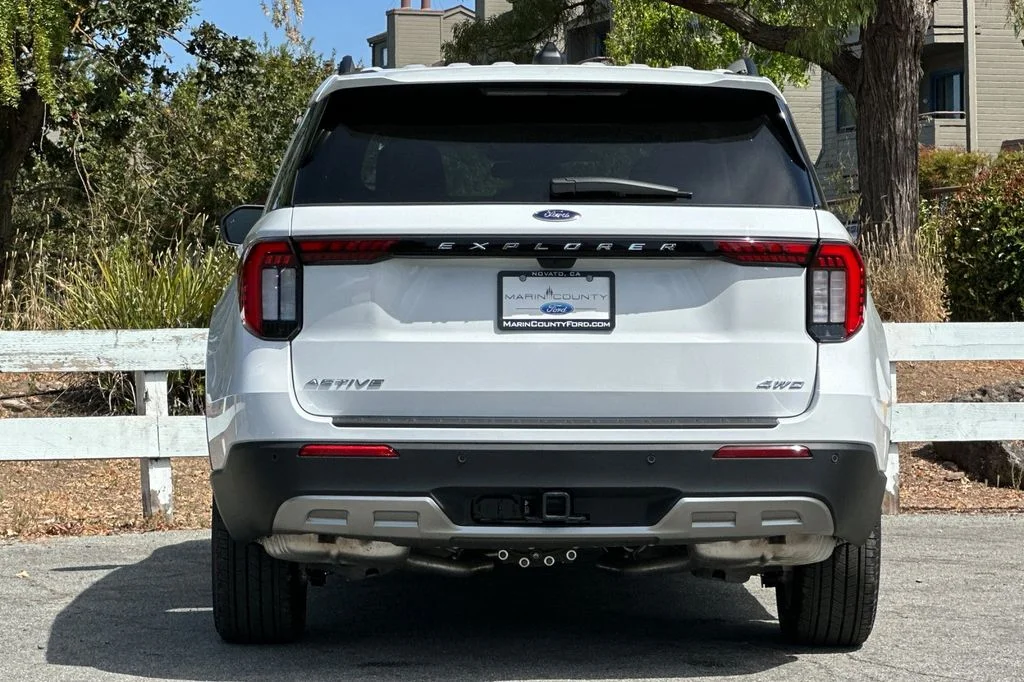 New 2026 Oxford White Ford Active image 5