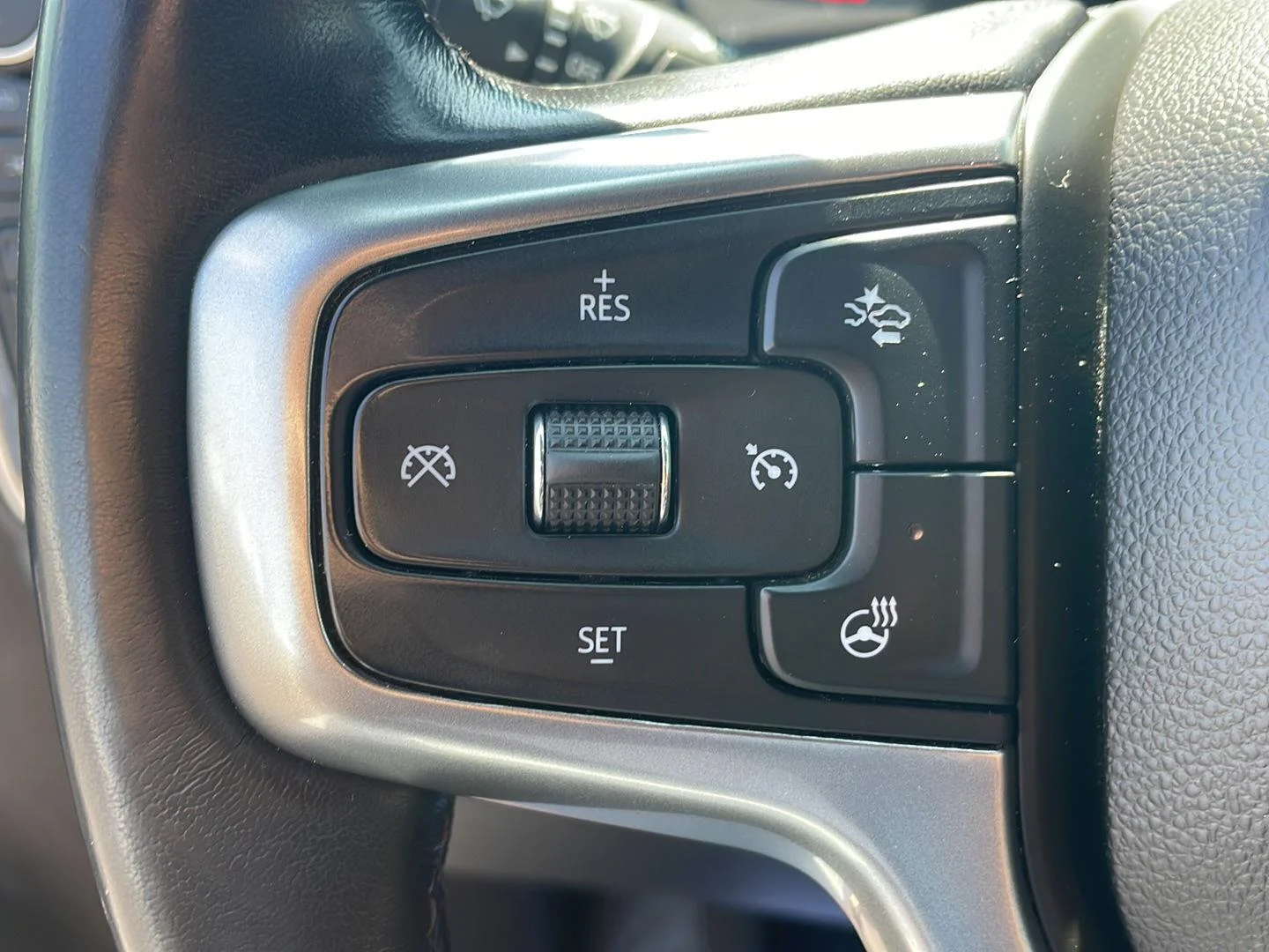 Used 2022 BLACK Chevrolet LTZ image 17