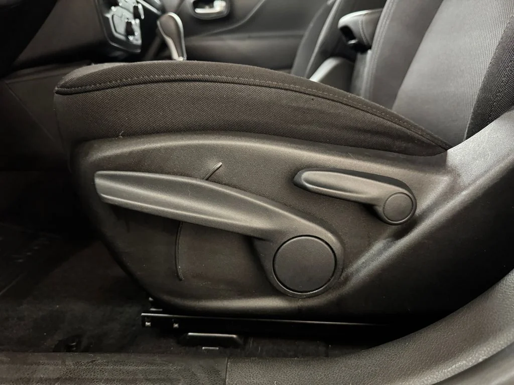 Used 2023 Gray Jeep Latitude image 15