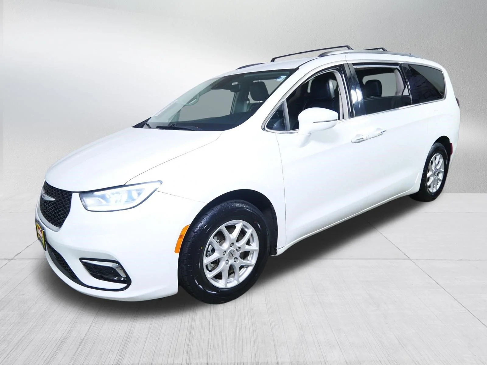Used 2021 Bright White Clearcoat Chrysler Touring L image 3