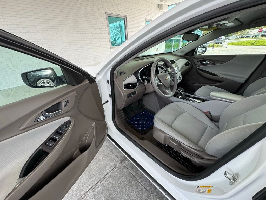 Used 2024 White Chevrolet LS image 10