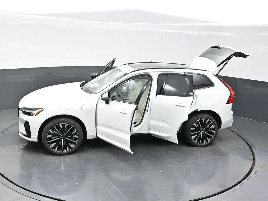 New 2026 White Volvo T8 Ultra image 56