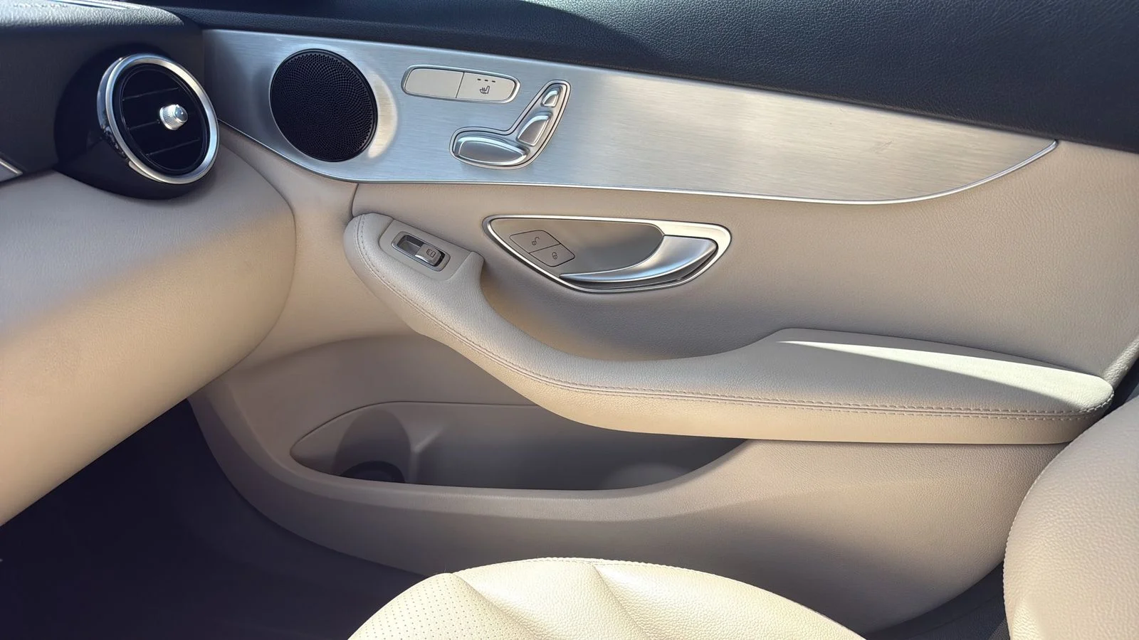 Used 2017  Mercedes-Benz C 300 image 19