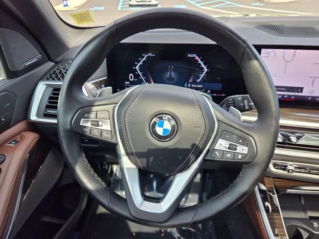 Used 2025 Black Sapphire Metallic BMW xDrive40i image 14