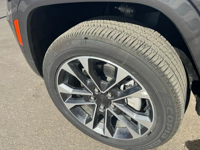 Used 2025 Gray Jeep Overland 4xe image 10