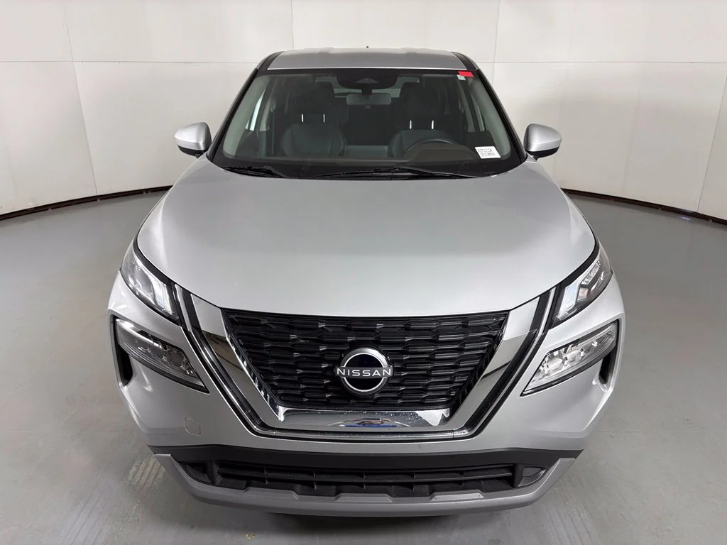 Used 2023 Silver Nissan SV image 3