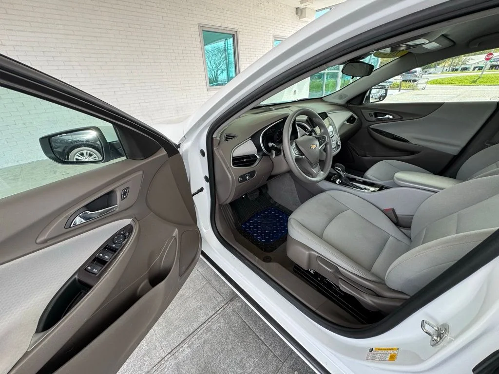 Used 2024 White Chevrolet LS image 10