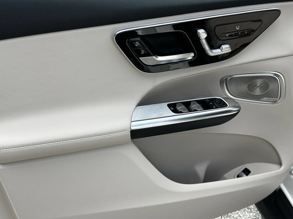 New 2026 Polar White Mercedes-Benz GLC 300 image 49