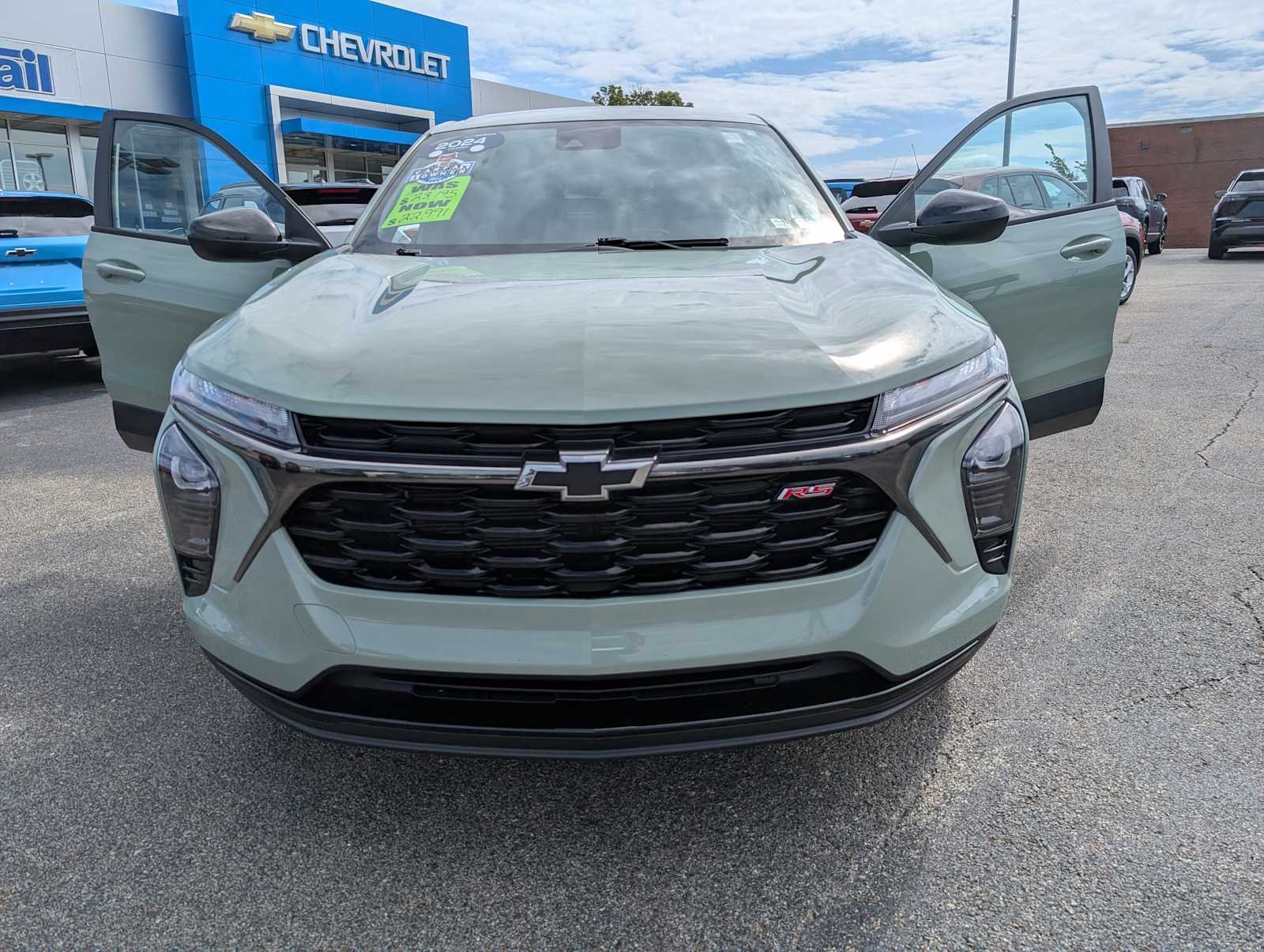 Certified Used 2024 Cacti Green Chevrolet 1RS image 16