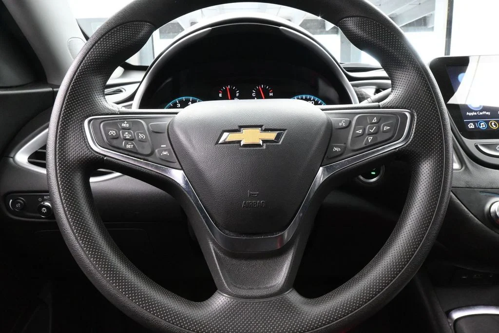 Used 2024 Summit White Chevrolet LT image 24