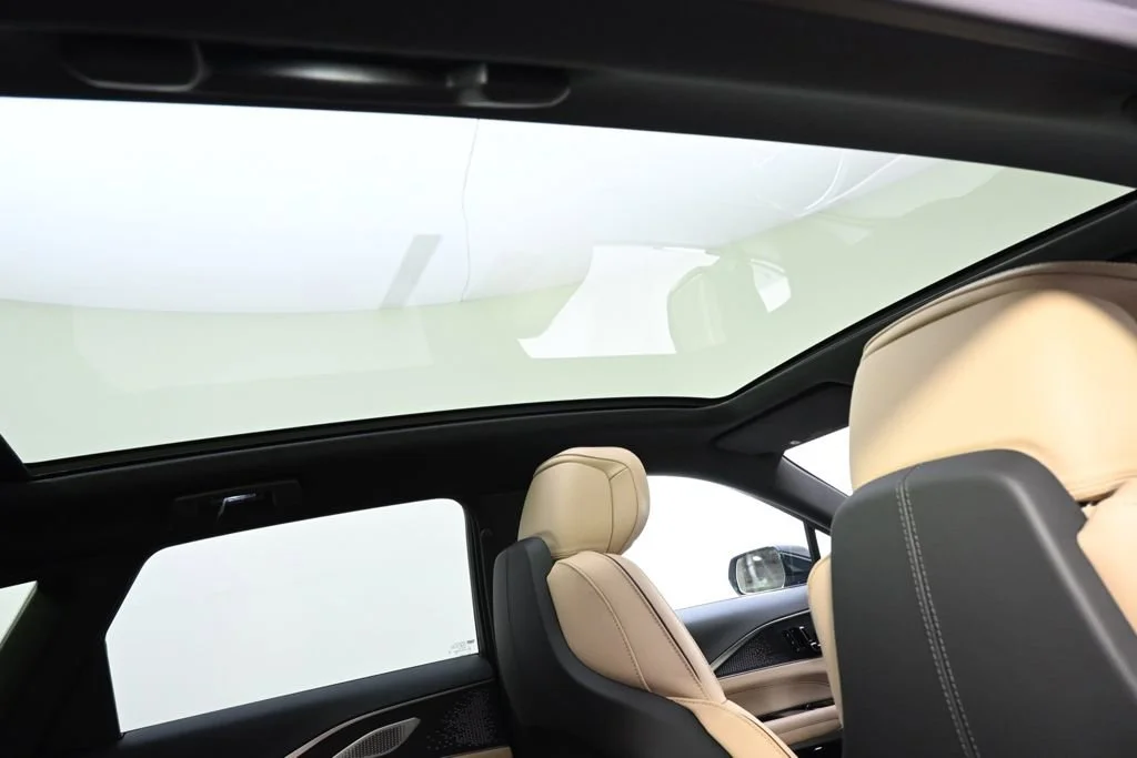 2025 Cadillac LYRIQ Luxury 3 - Photo 17