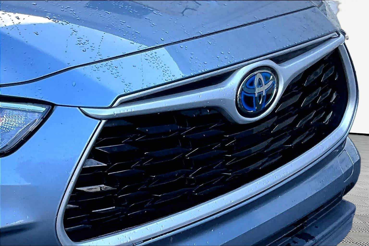 Used 2020 Moon Dust Toyota Hybrid LE image 30