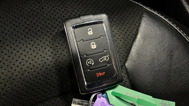 Used 2022 Gray Metallic Jeep Altitude image 39