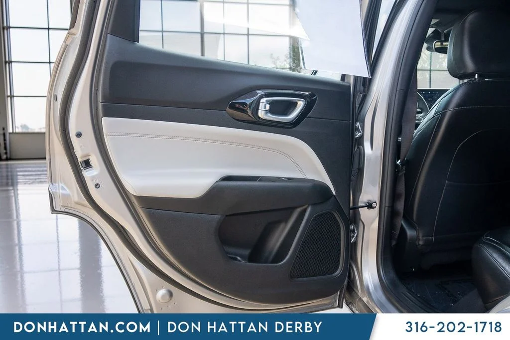 Used 2023 Silver Jeep Limited image 20